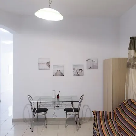 Stunning 4 Bedroom Apart. Near Balluta Bay Appartamento