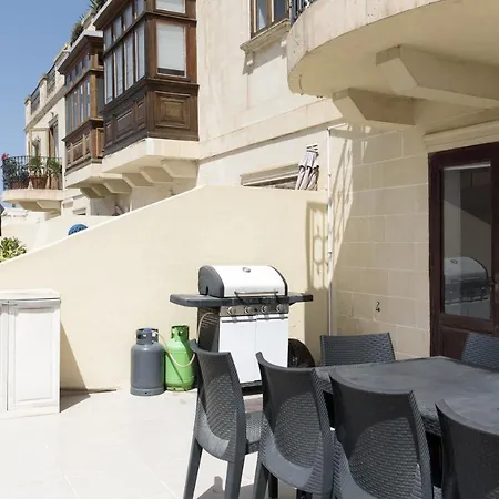 Stunning 4 Bedroom Apart. Near Balluta Bay Appartamento Sliema