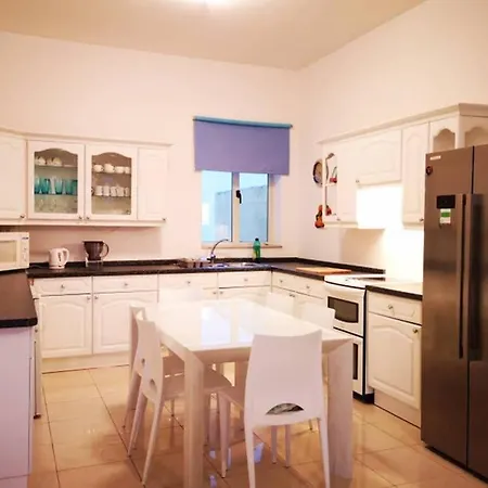 Stunning 4 Bedroom Apart. Near Balluta Bay Sliema