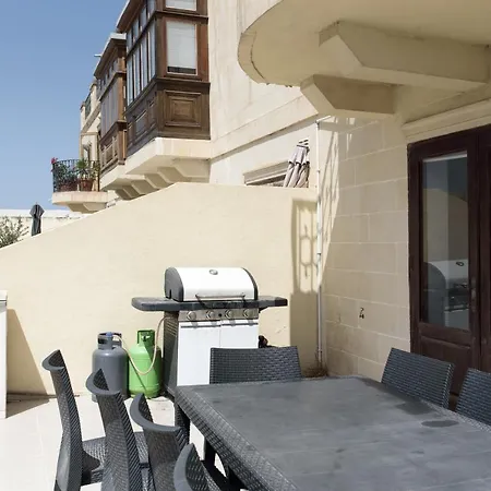 Stunning 4 Bedroom Apart. Near Balluta Bay 아파트
