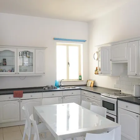 Stunning 4 Bedroom Apart. Near Balluta Bay Sliema