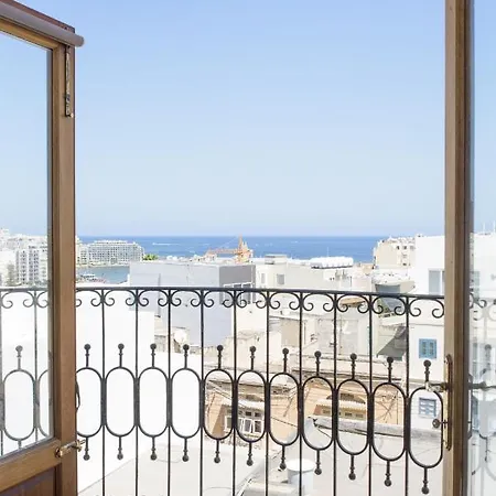 Stunning 4 Bedroom Apart. Near Balluta Bay