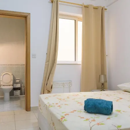 Stunning 4 Bedroom Apart. Near Balluta Bay